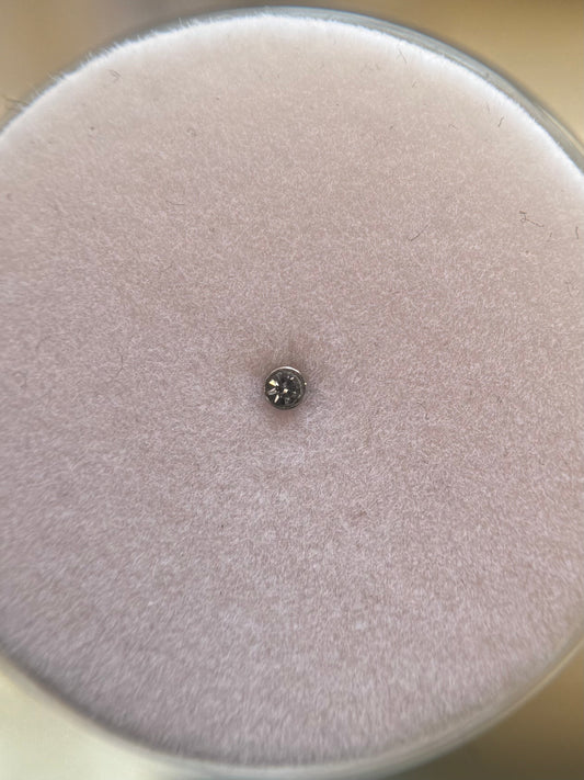 Bordered nose stud