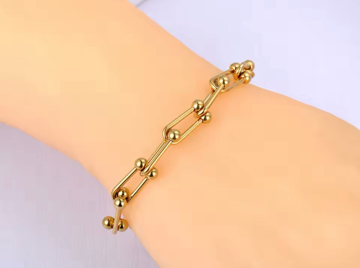 Ball hook chain