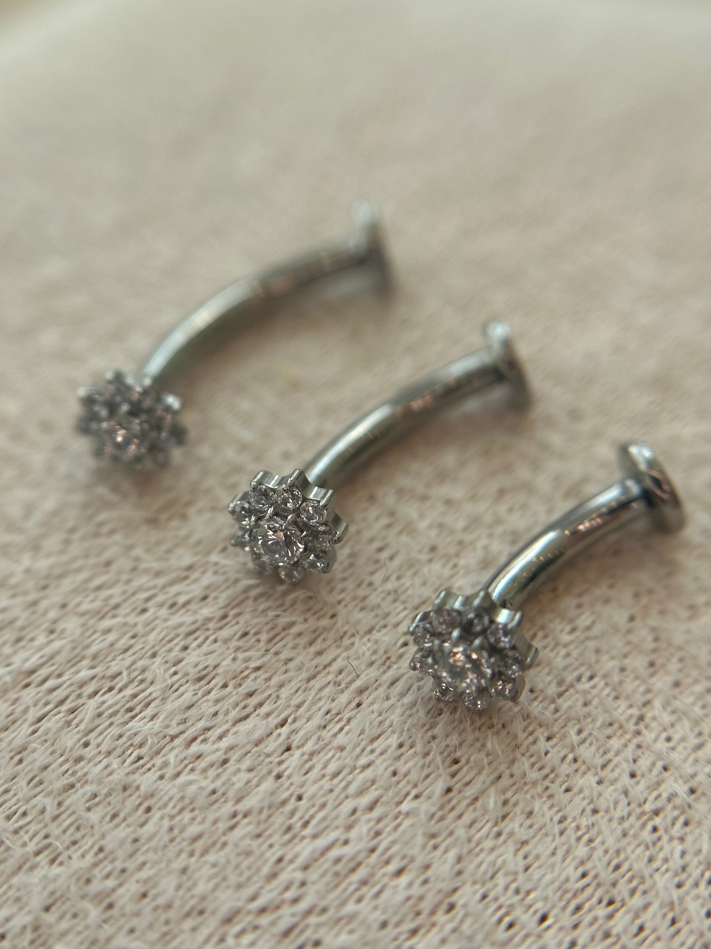 Daisy Floating belly