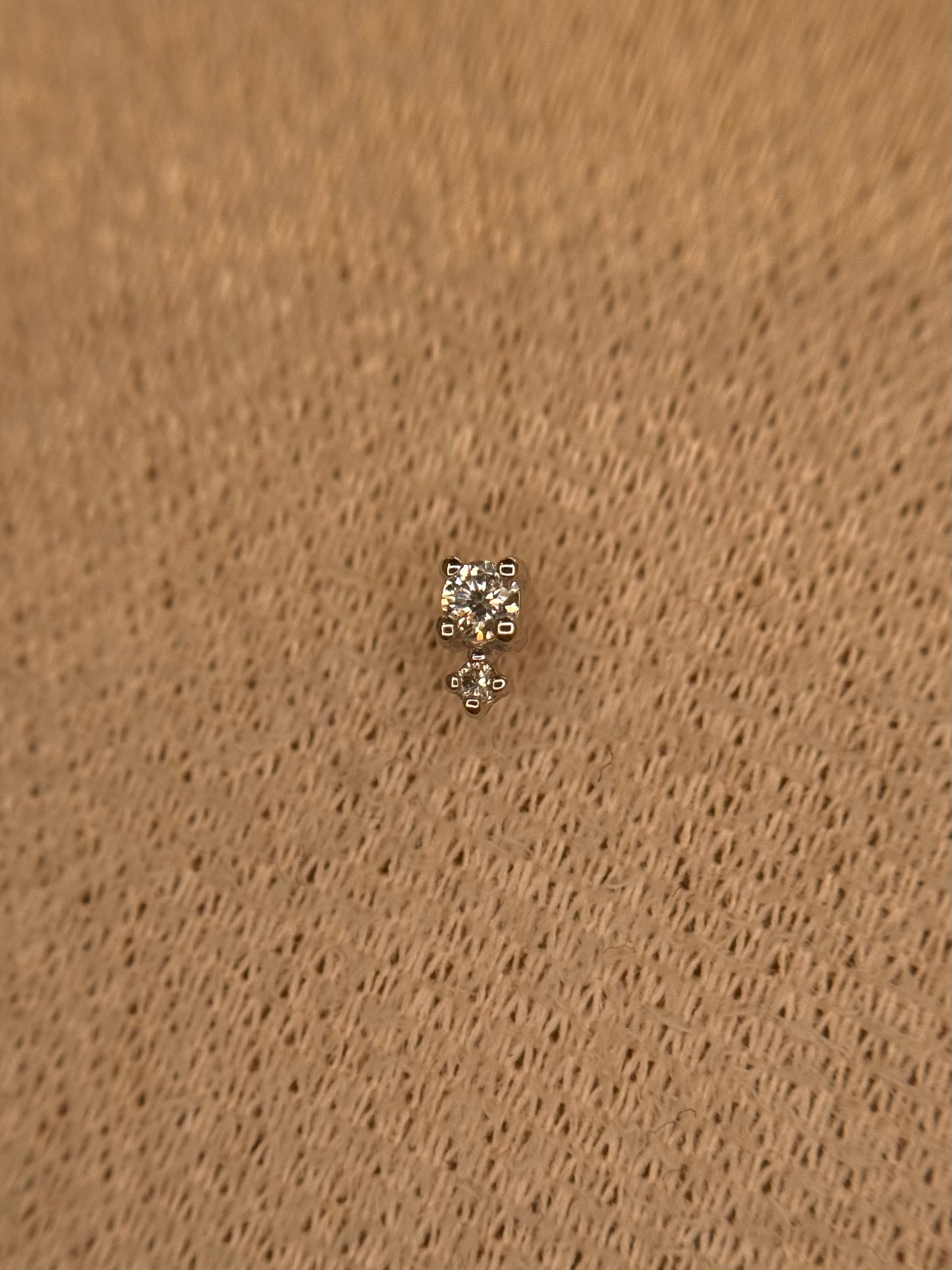 14k Dos Stud