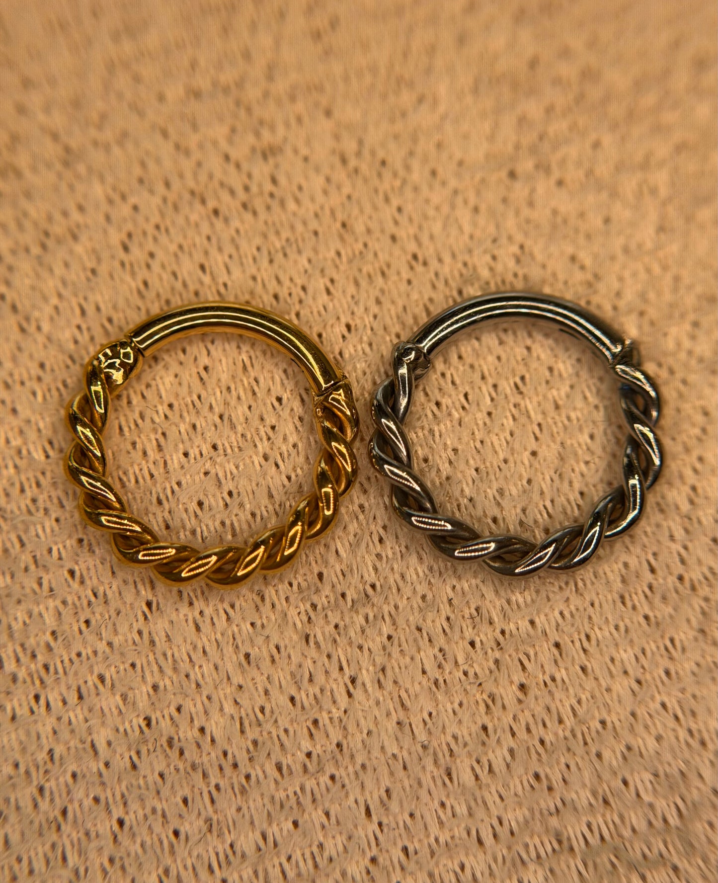 Wire twisted hoop