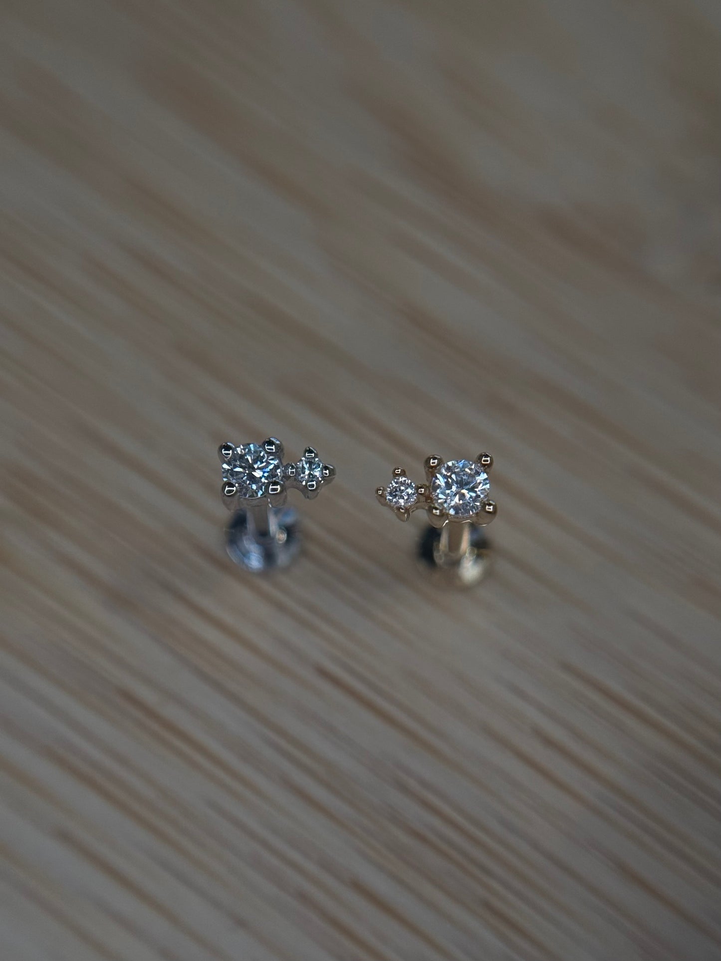 14k Dos Stud