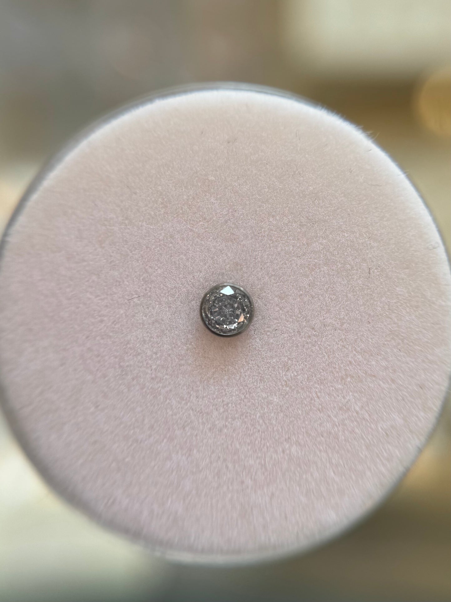 Bordered nose stud push pin
