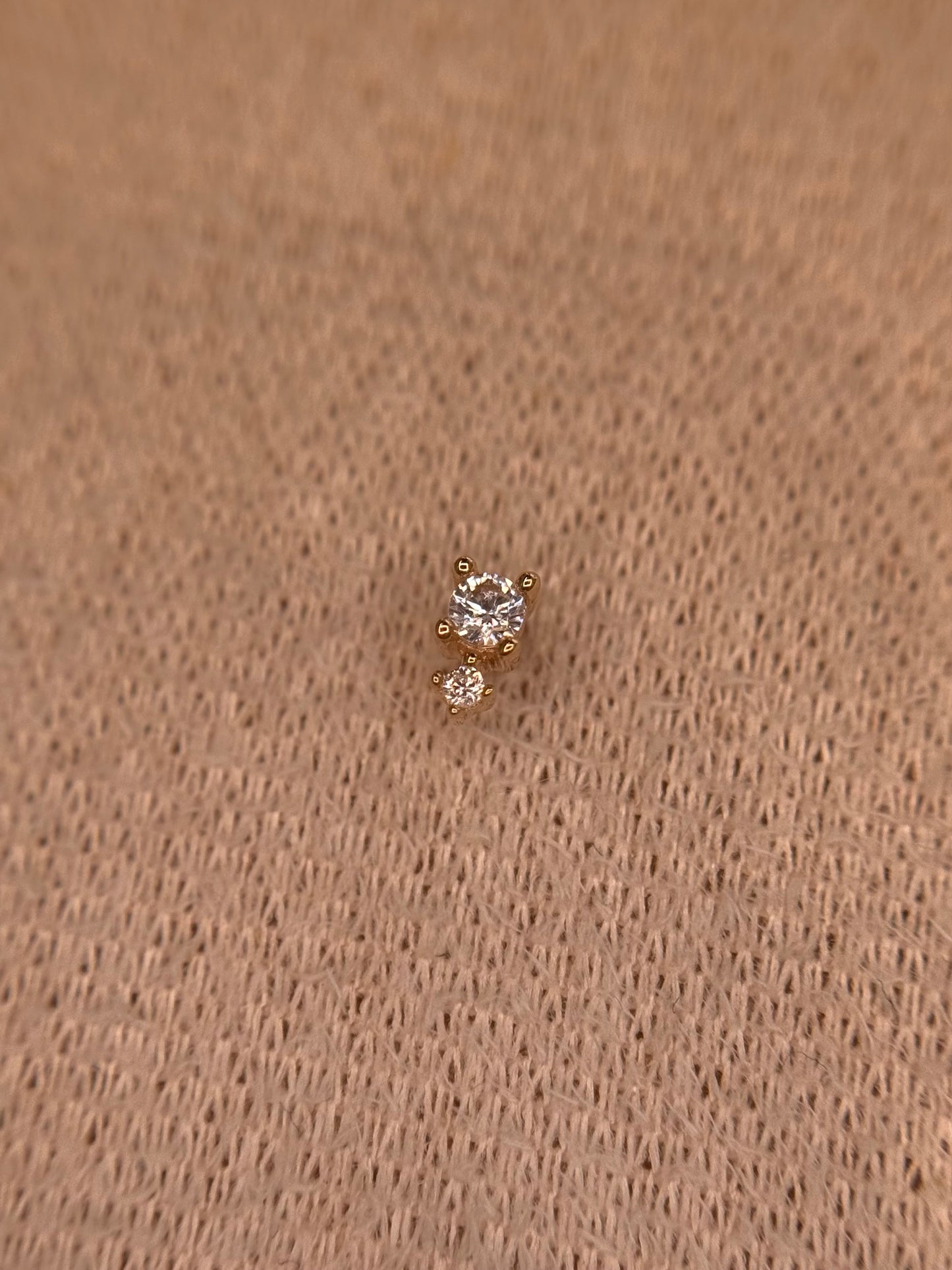 14k Dos Stud