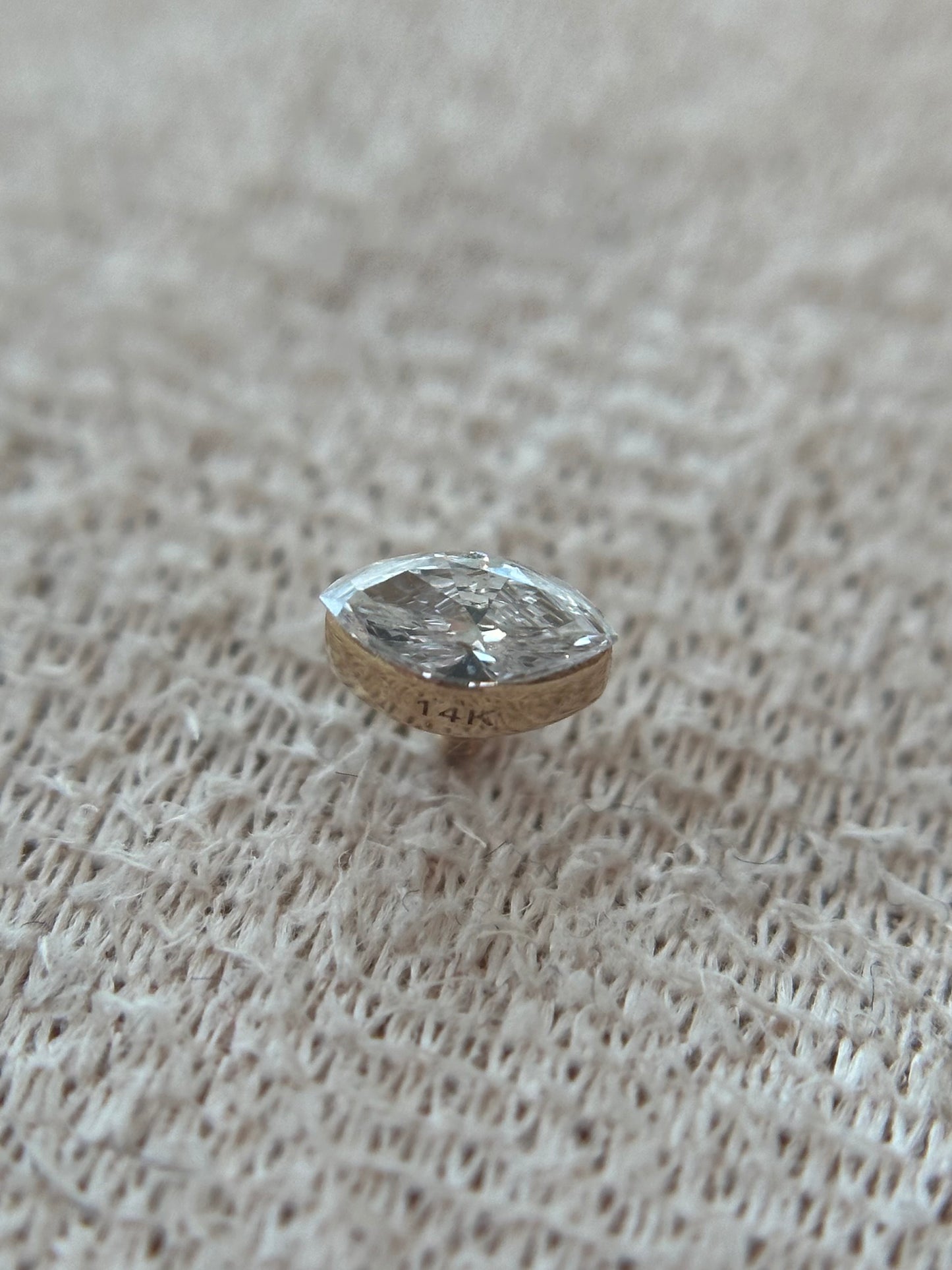14k Invisible Zuri Stud