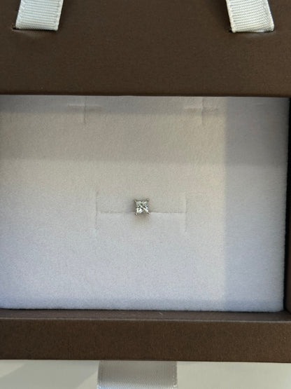 14k White gold square stud