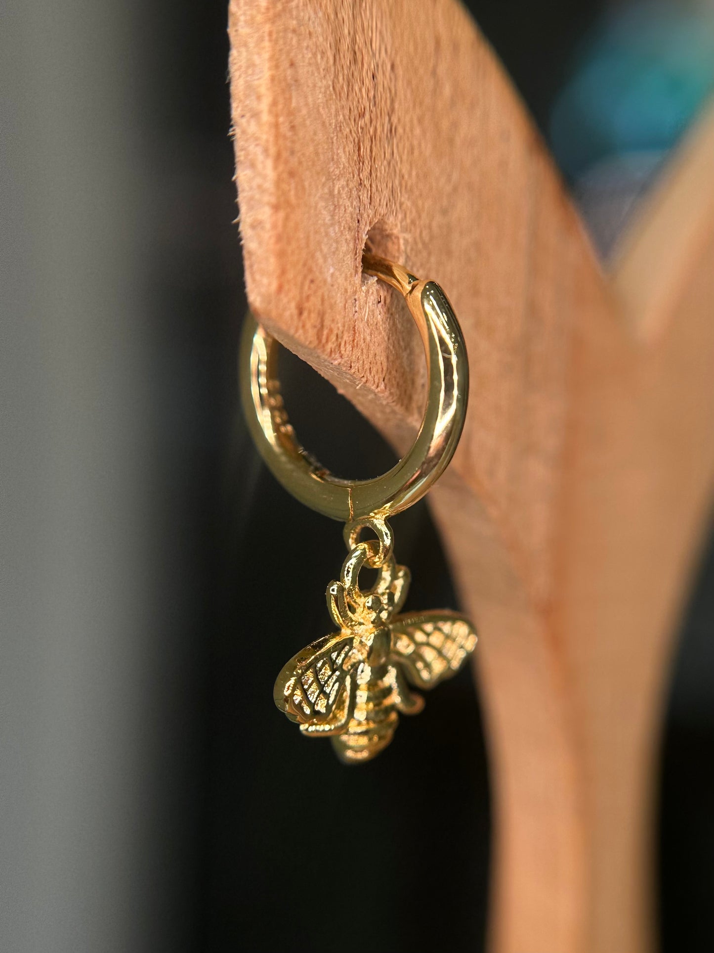Plain bee pair