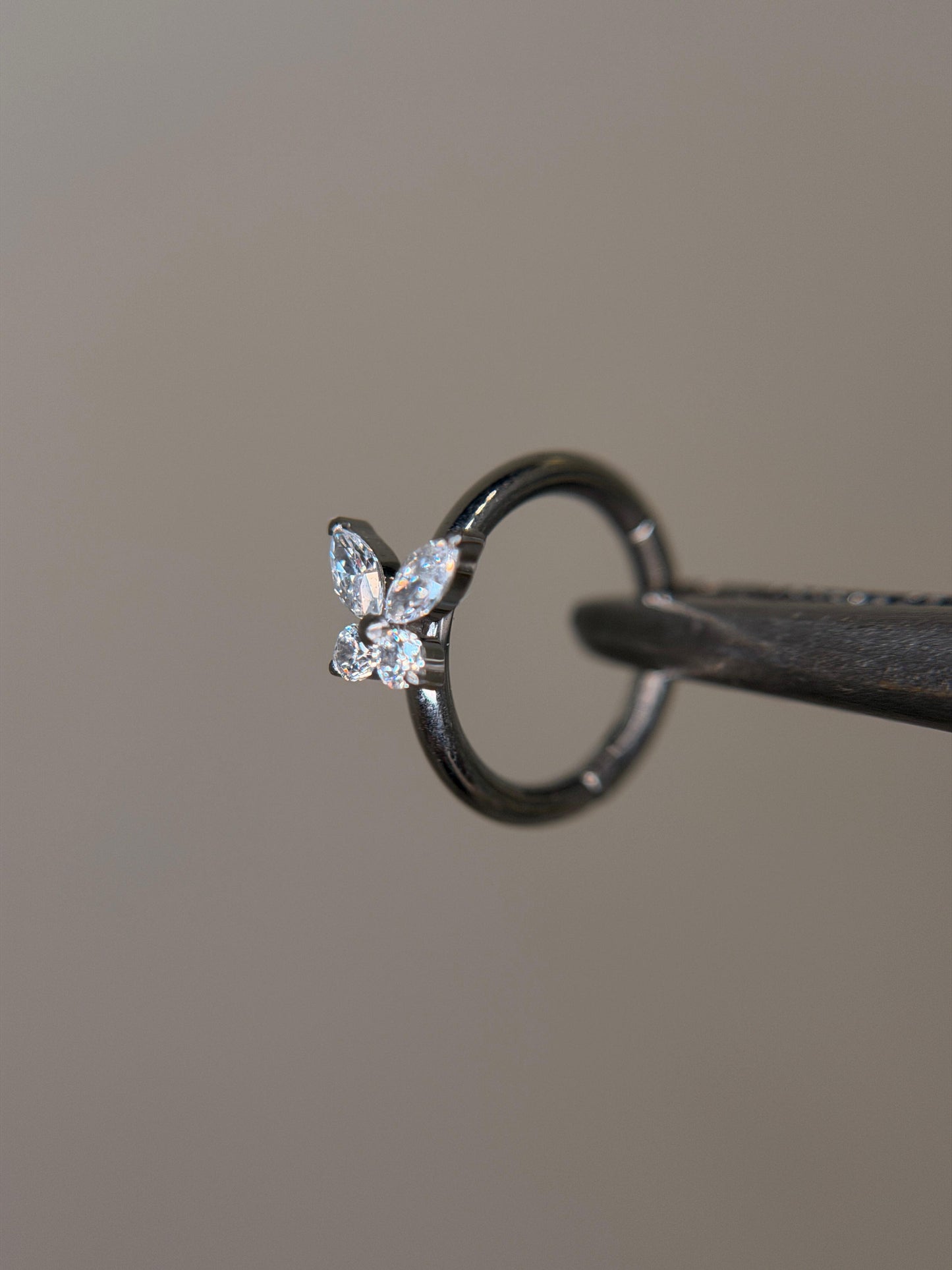 Plain butterfly hoop