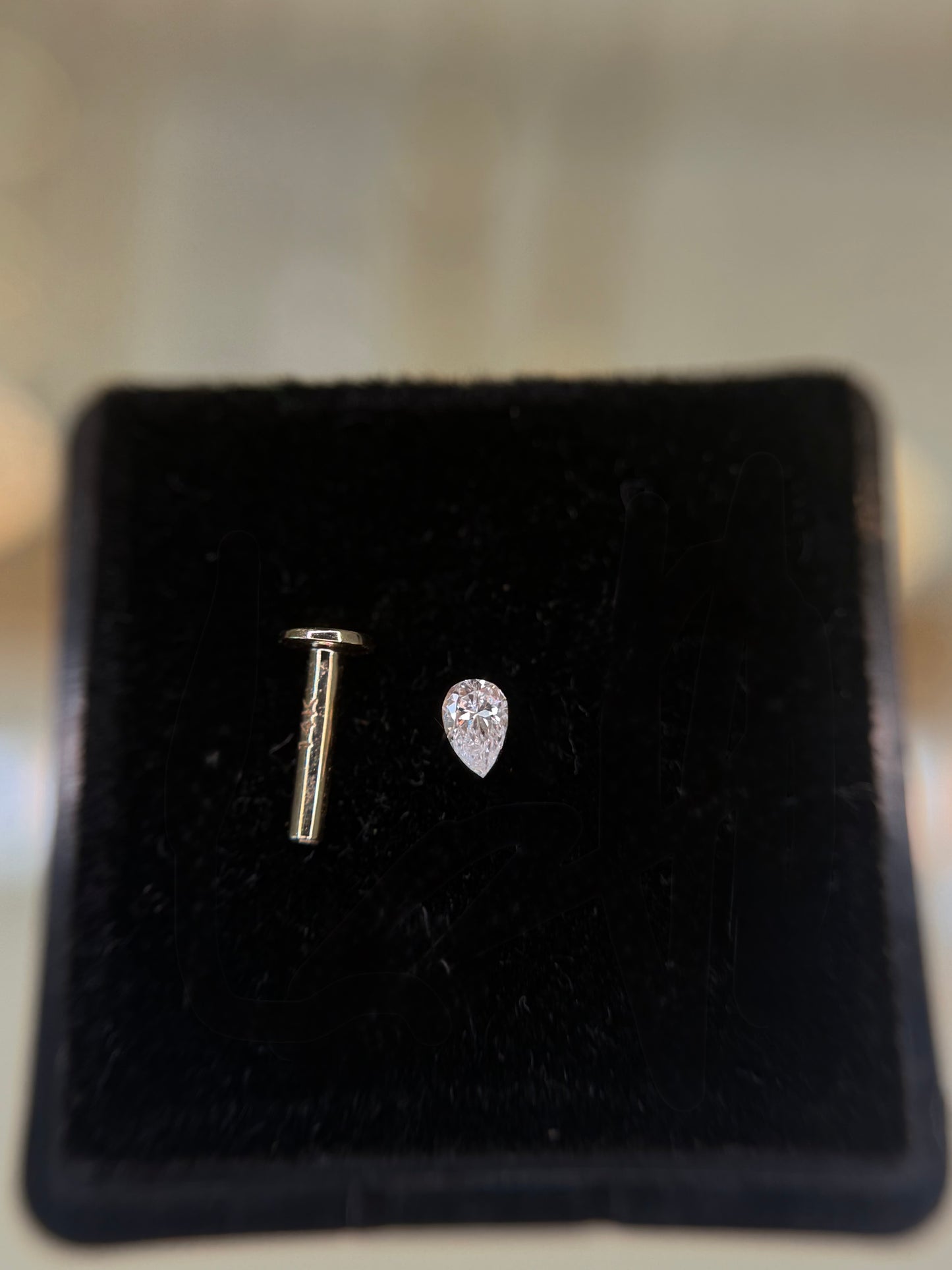 14k Invisible Pear Stone (Lab Grown)