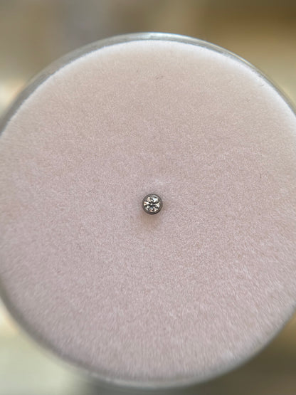 Bordered nose stud push pin